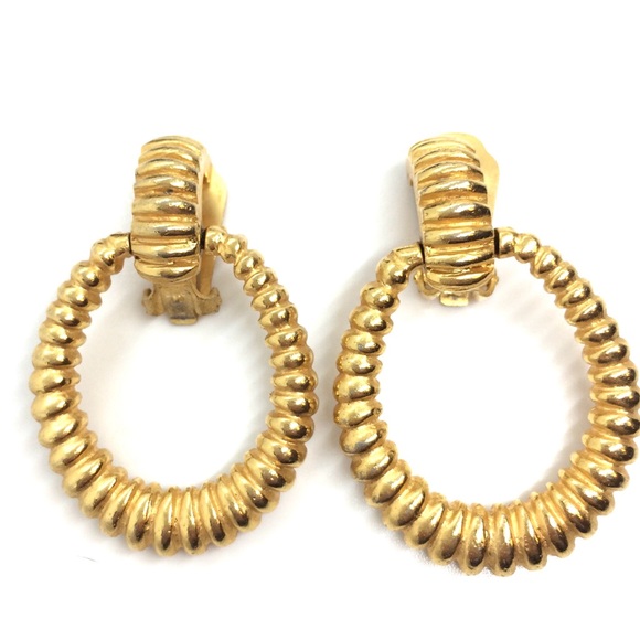 VINTAGE 80S 90S GOLD TONE SHRIMP DOOR KNOCKER TEXTURED CLIP-ON HOOP EARRINGS 2” - Picture 5 of 10
